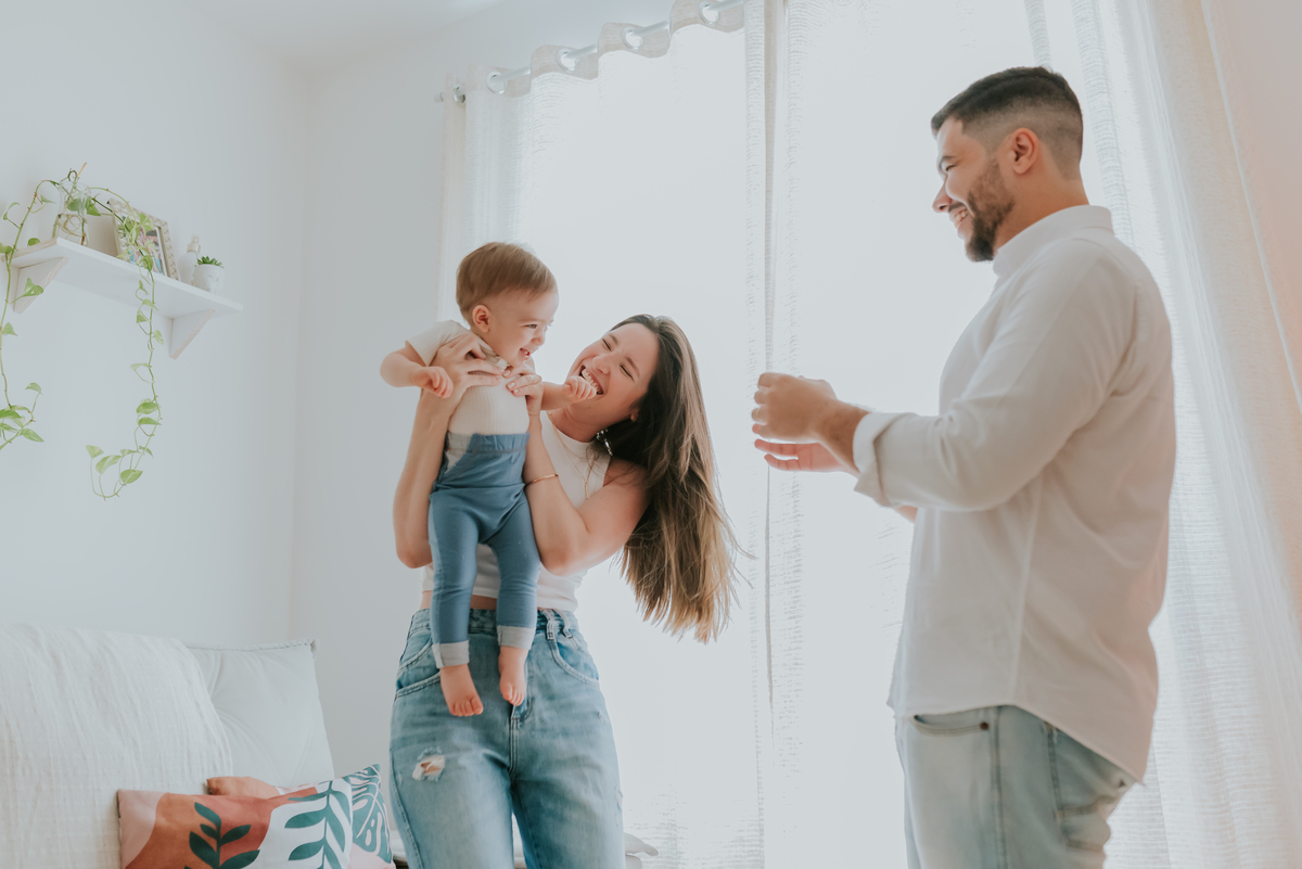 fotografia fotografa familia ensaio em casa acompanhamento 11 meses Noah ilha do governador portuguesa rio de janeiro