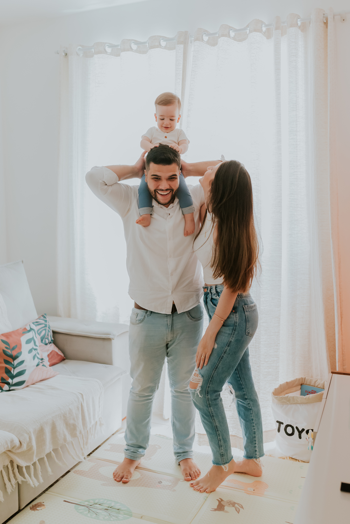 fotografia fotografa familia ensaio em casa acompanhamento 11 meses Noah ilha do governador portuguesa rio de janeiro
