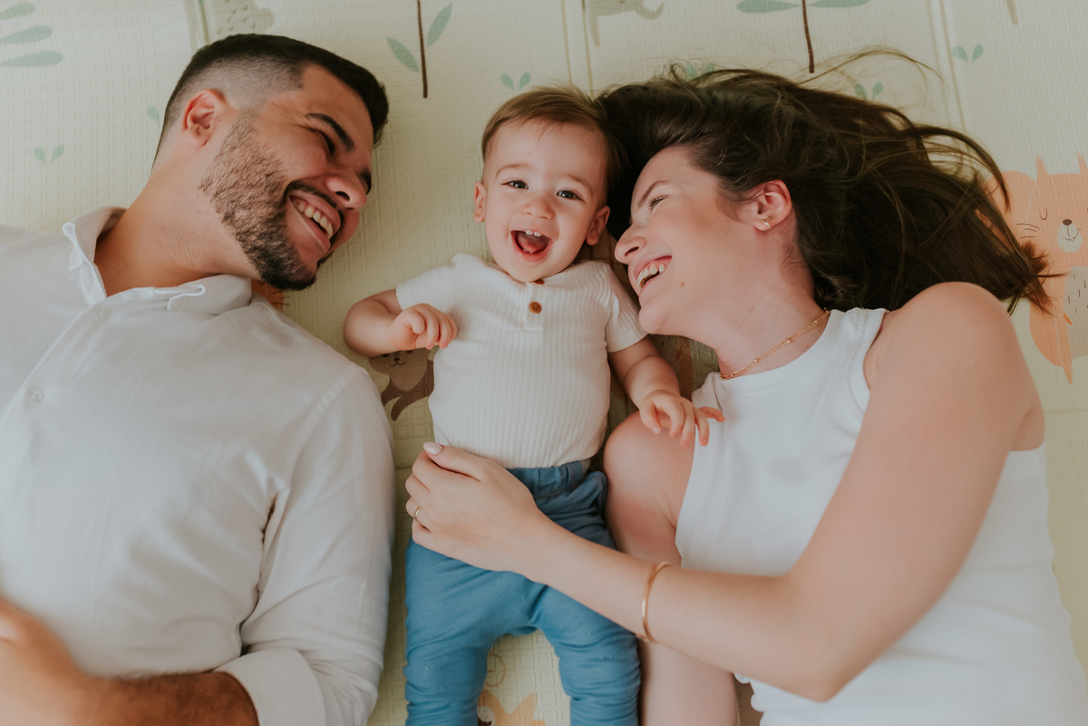fotografia fotografa familia ensaio em casa acompanhamento 11 meses Noah ilha do governador portuguesa rio de janeiro