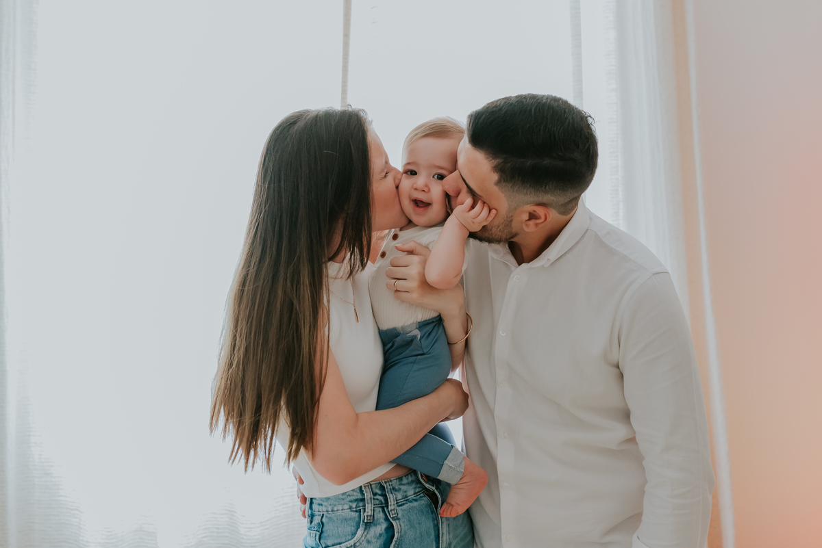 fotografia fotografa familia ensaio em casa acompanhamento 11 meses Noah ilha do governador portuguesa rio de janeiro