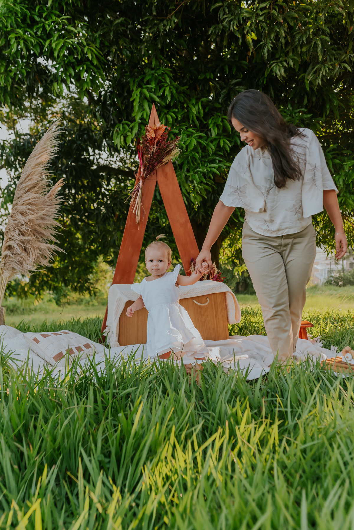fotografia fotografa familia ensaio externo natureza mae e filha ilha do governador quebra coco jardim gunabara Rio de Janeiro 