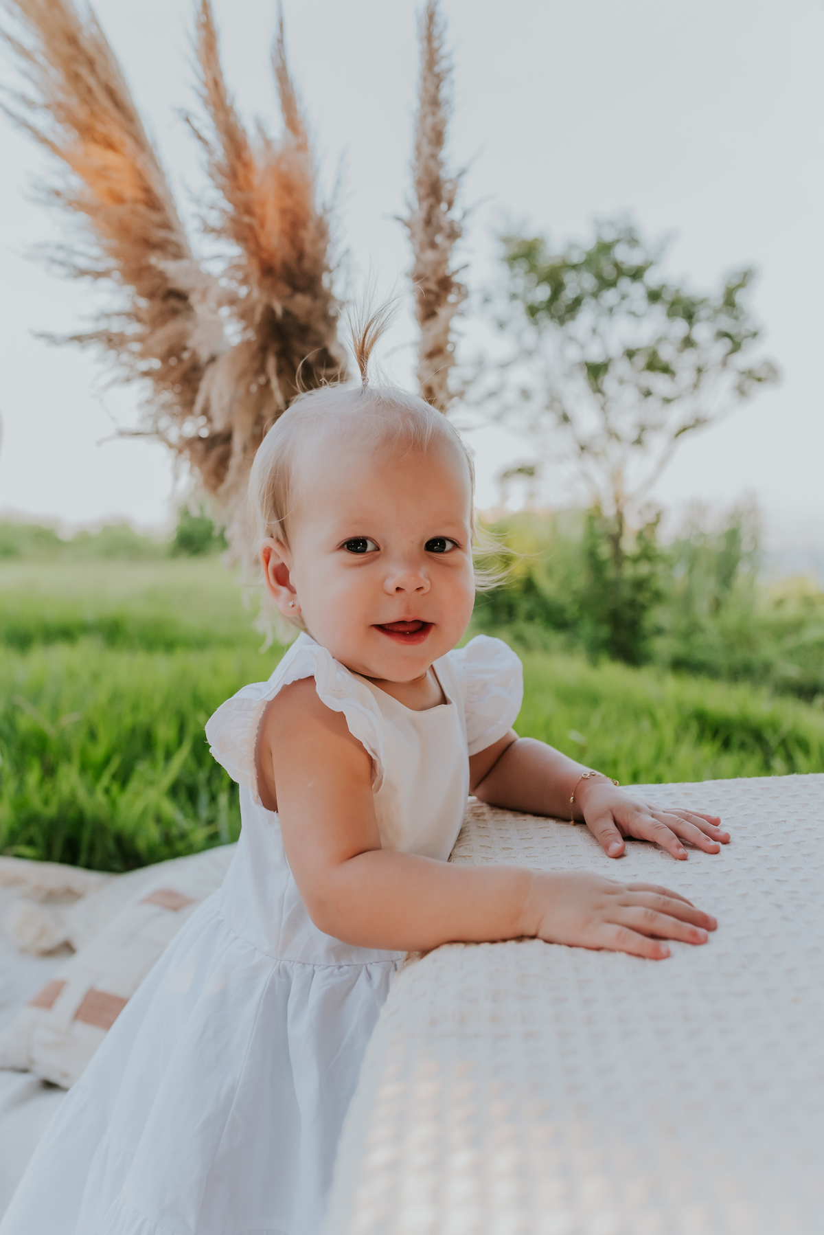 fotografia fotografa familia ensaio externo natureza mae e filha ilha do governador quebra coco jardim gunabara Rio de Janeiro 