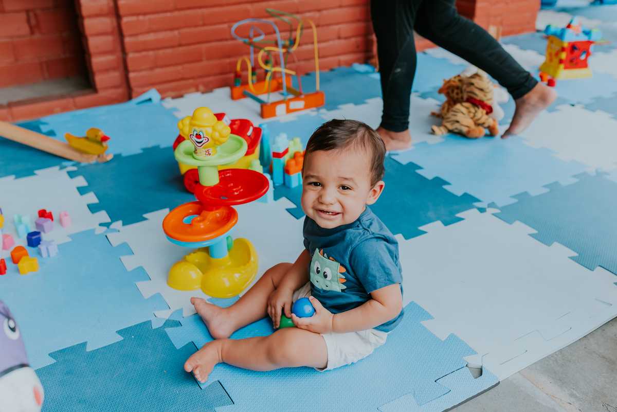 fotografia festa infantil 1 ano luca tema dinosauro ilha do governador jardim Guanabara Rio de Janeiro fotografa familia