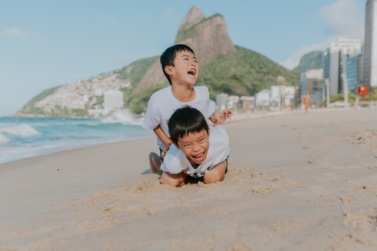 fotografia ensaio familia japonés Leblon Ipanema fotografa praia externo Rio de Janeiro bruna Guerson 