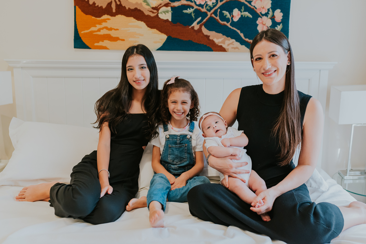 fotografa ensaio familia em casa 3 meses Cecilia acompanhamento Tijuca Rio de Janeiro fotografa Bruna Guerson 
