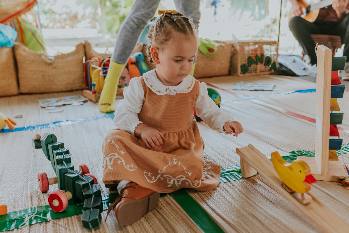 fotografia festa infantil 3 anos Julia Joana gemas tema tres porquinhos barra da Tijuca Rio de Janeiro fotografa familia bruna Guerson 