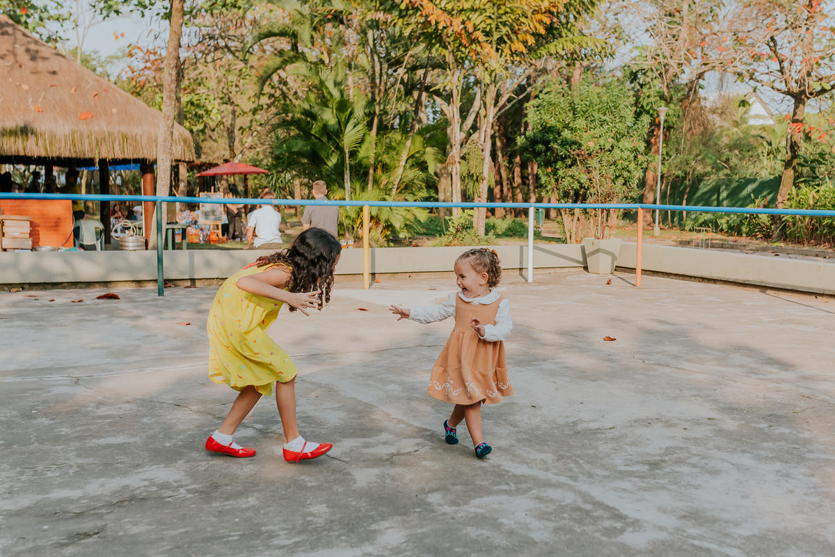 fotografia festa infantil 3 anos Julia Joana gemas tema tres porquinhos barra da Tijuca Rio de Janeiro fotografa familia bruna Guerson 