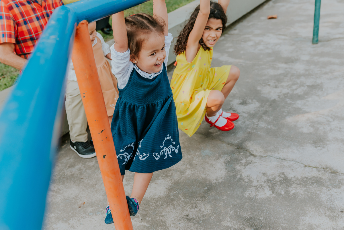 fotografia festa infantil 3 anos Julia Joana gemas tema tres porquinhos barra da Tijuca Rio de Janeiro fotografa familia bruna Guerson 