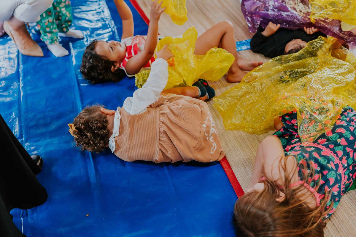 fotografia festa infantil 3 anos Julia Joana gemas tema tres porquinhos barra da Tijuca Rio de Janeiro fotografa familia bruna Guerson 