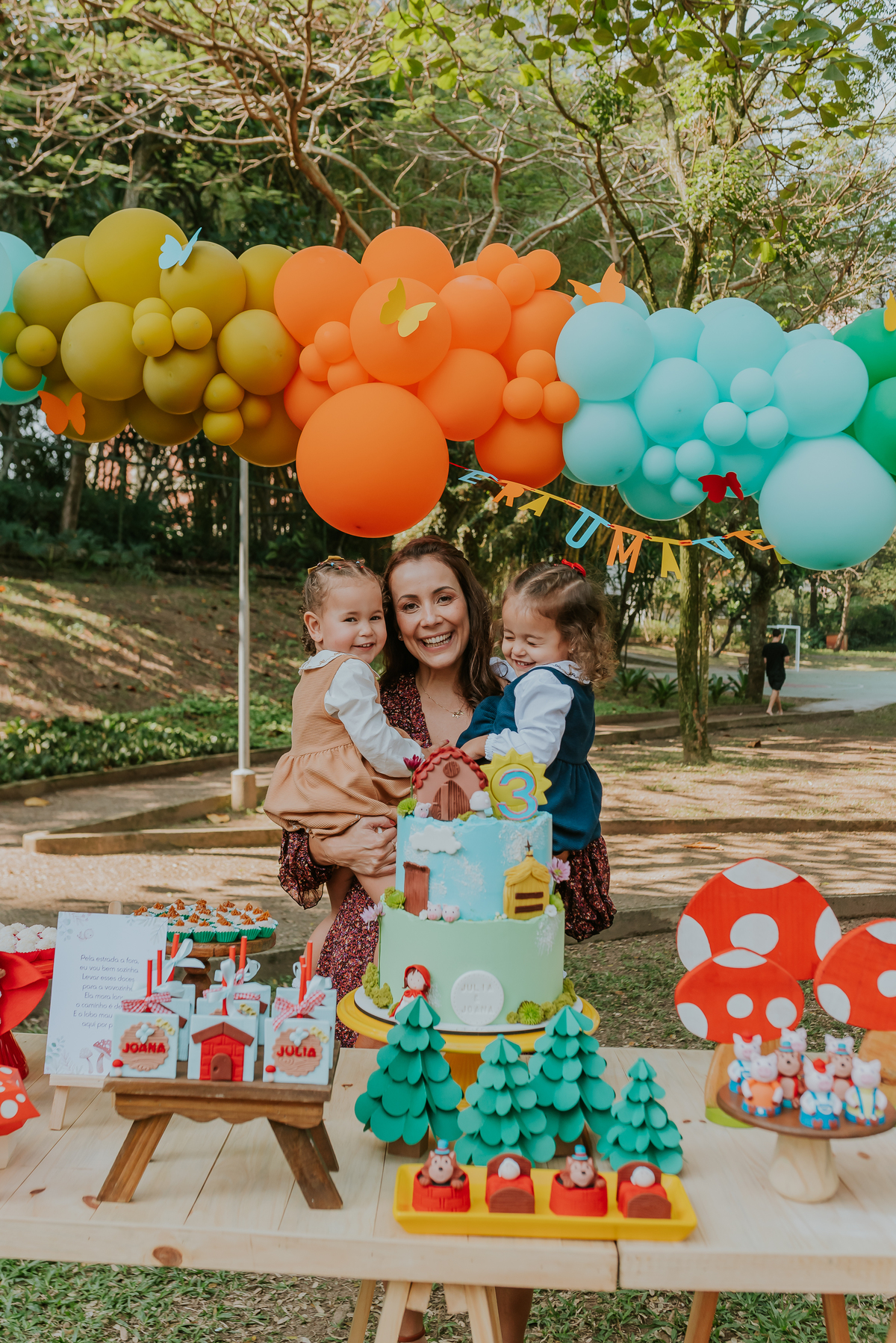 fotografia festa infantil 3 anos Julia Joana gemas tema tres porquinhos barra da Tijuca Rio de Janeiro fotografa familia bruna Guerson 