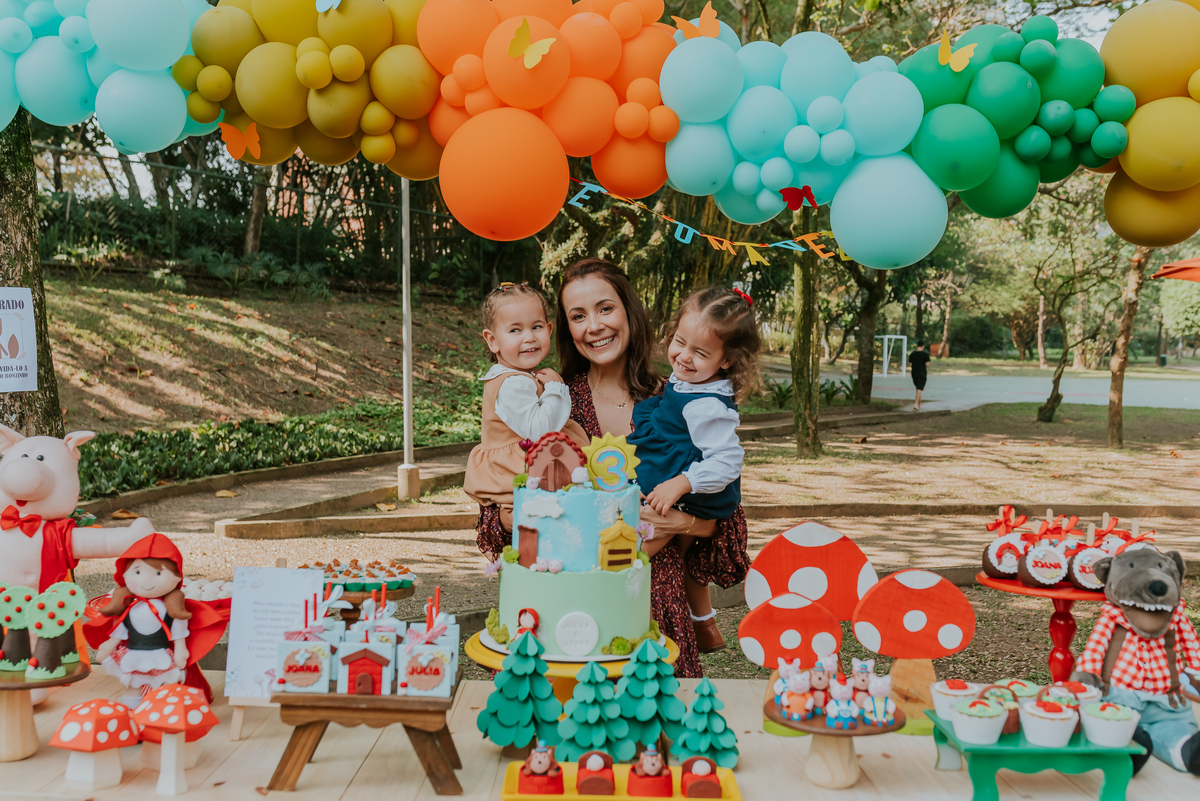 fotografia festa infantil 3 anos Julia Joana gemas tema tres porquinhos barra da Tijuca Rio de Janeiro fotografa familia bruna Guerson 