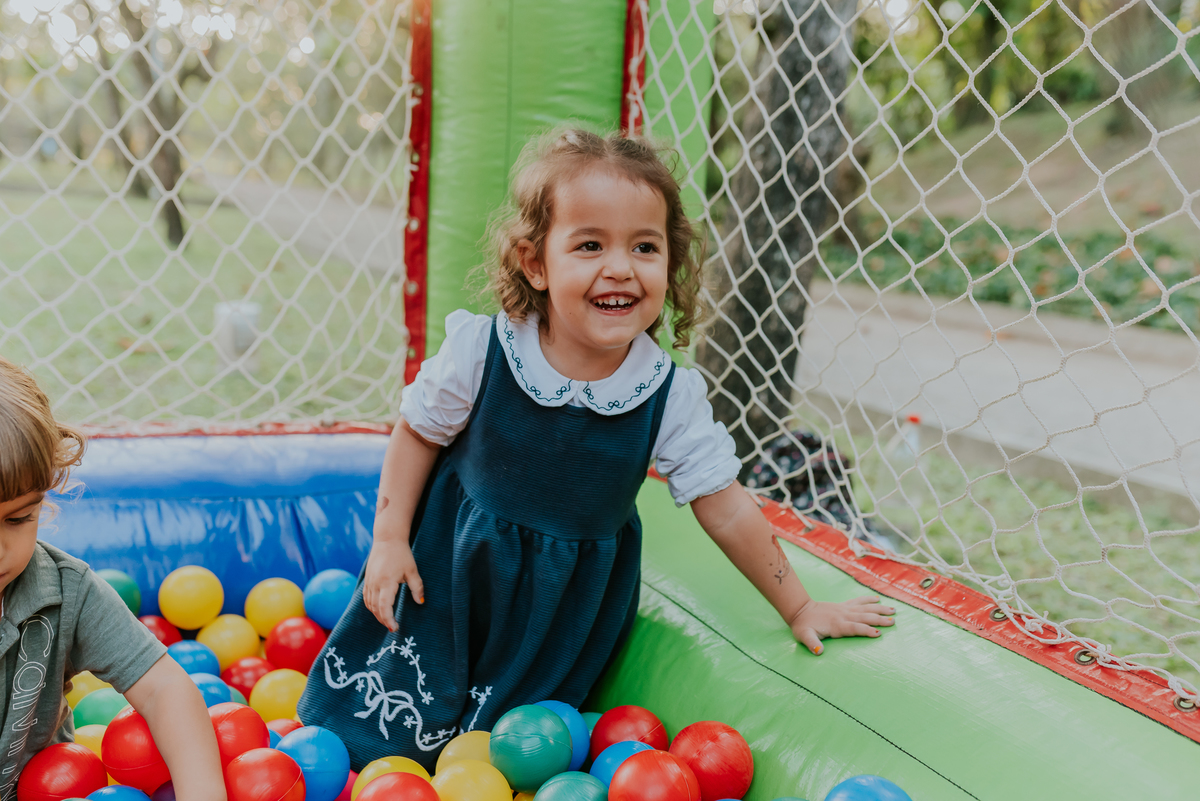 fotografia festa infantil 3 anos Julia Joana gemas tema tres porquinhos barra da Tijuca Rio de Janeiro fotografa familia bruna Guerson 
