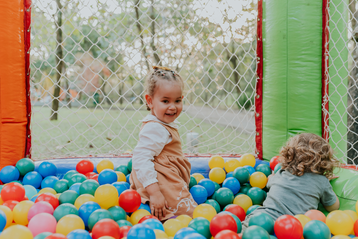 fotografia festa infantil 3 anos Julia Joana gemas tema tres porquinhos barra da Tijuca Rio de Janeiro fotografa familia bruna Guerson 