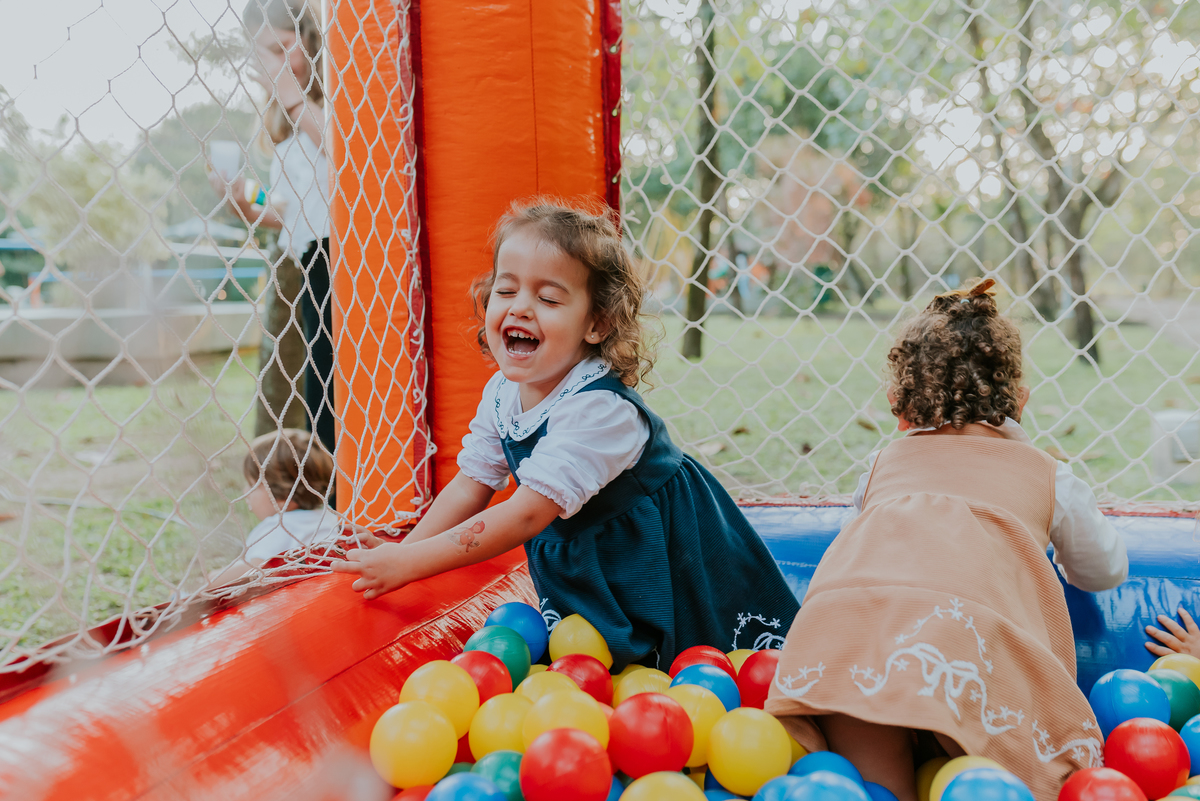 fotografia festa infantil 3 anos Julia Joana gemas tema tres porquinhos barra da Tijuca Rio de Janeiro fotografa familia bruna Guerson 