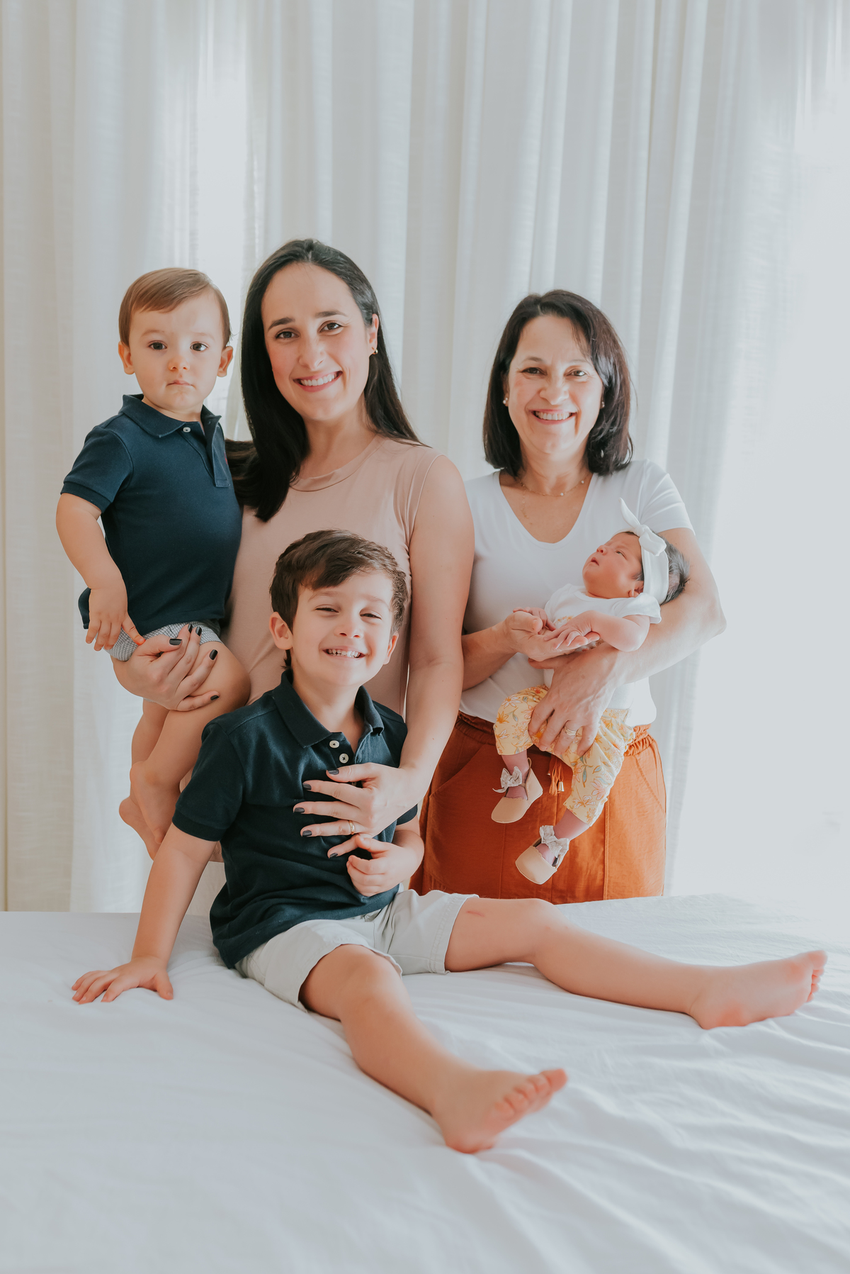 fotografia ensaio familia fotografa rio de janeiro em casa acompanhamento bebe 5 dias eva maria 