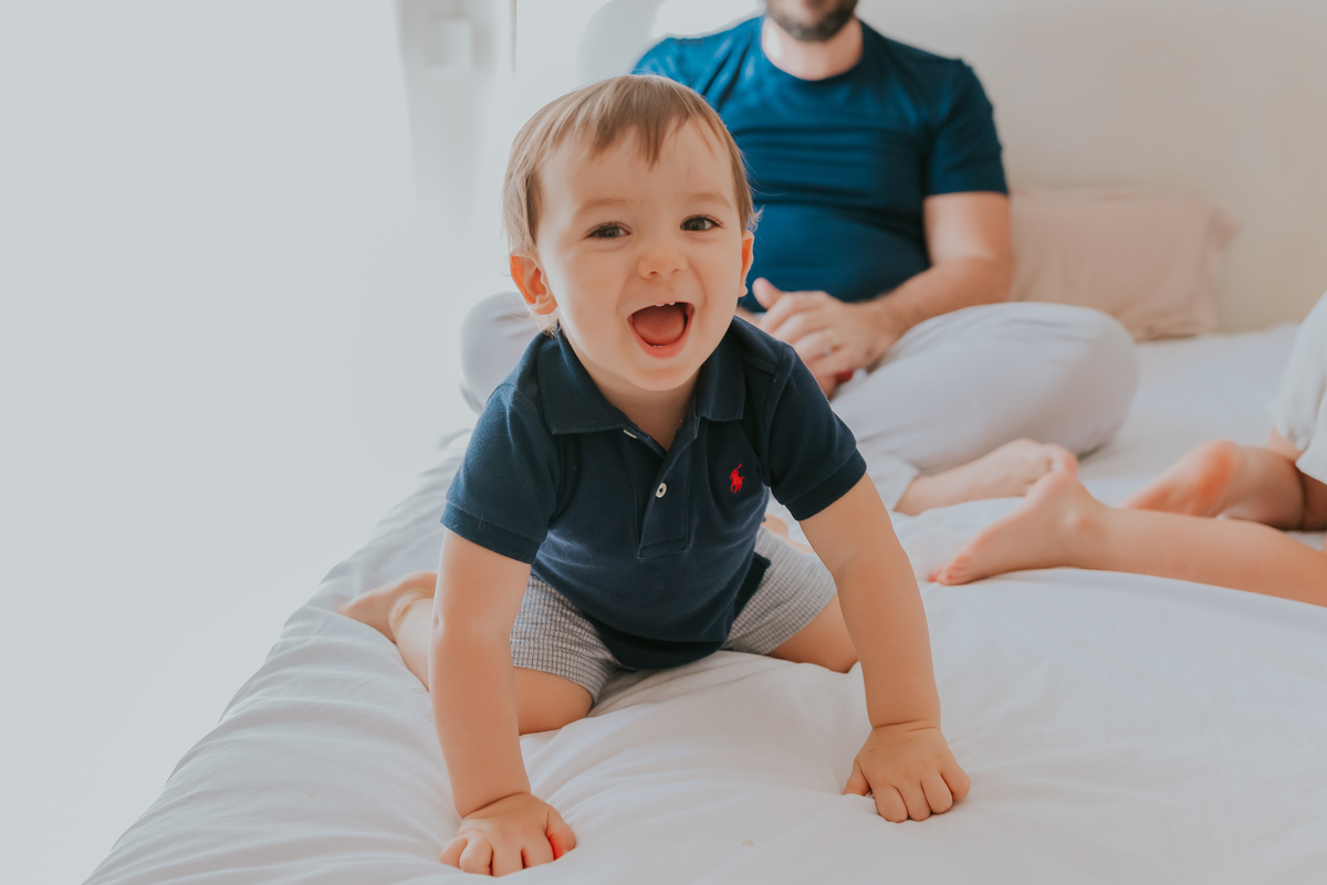 fotografia ensaio familia fotografa rio de janeiro em casa acompanhamento bebe 5 dias eva maria 