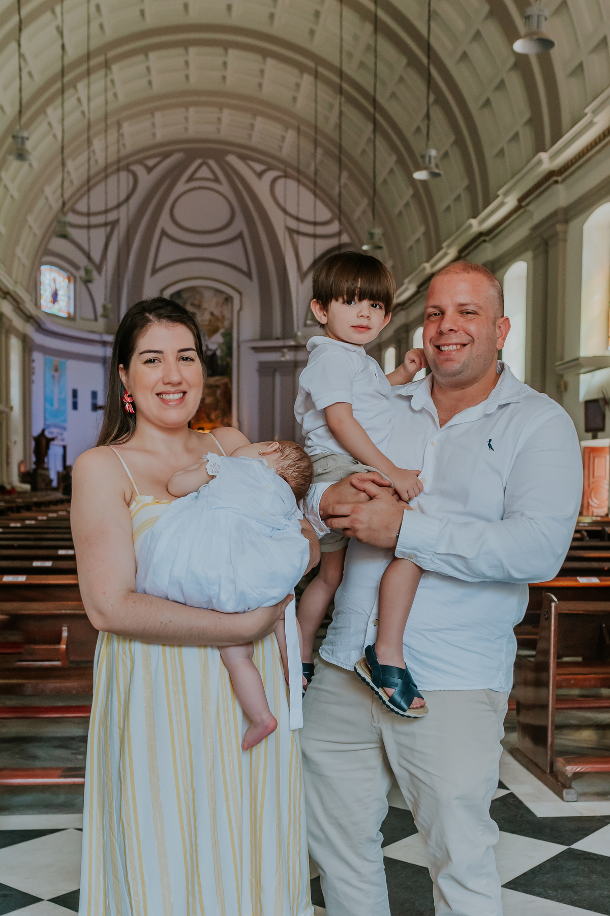 fotografia Fotografa familia batismo batizado Rio de Janeiro Paróquia São Francisco Xavier do Engenho Velho- Tijuca Manuella 