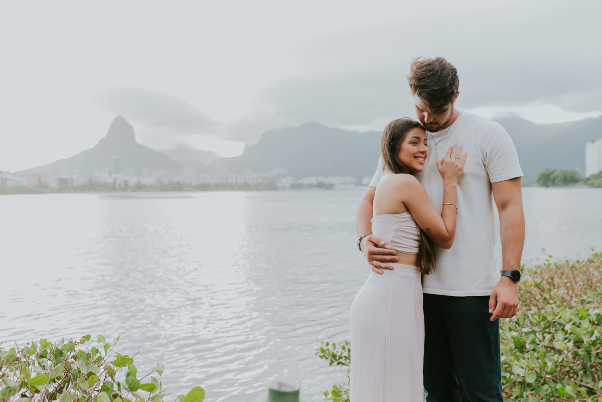 fotografia ensaio de casal externo lagoa rodrigo de freitas Rio de Janeiro fotografa sessão pedido namoro 