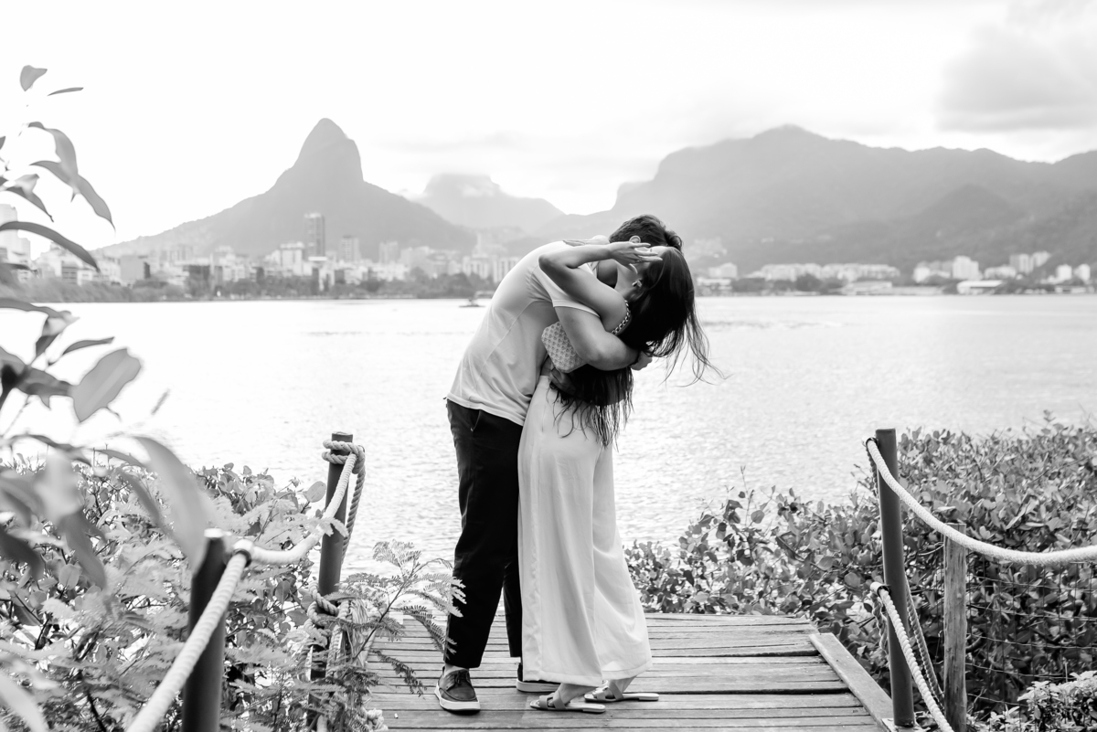 fotografia ensaio de casal externo lagoa rodrigo de freitas Rio de Janeiro fotografa sessão pedido namoro 