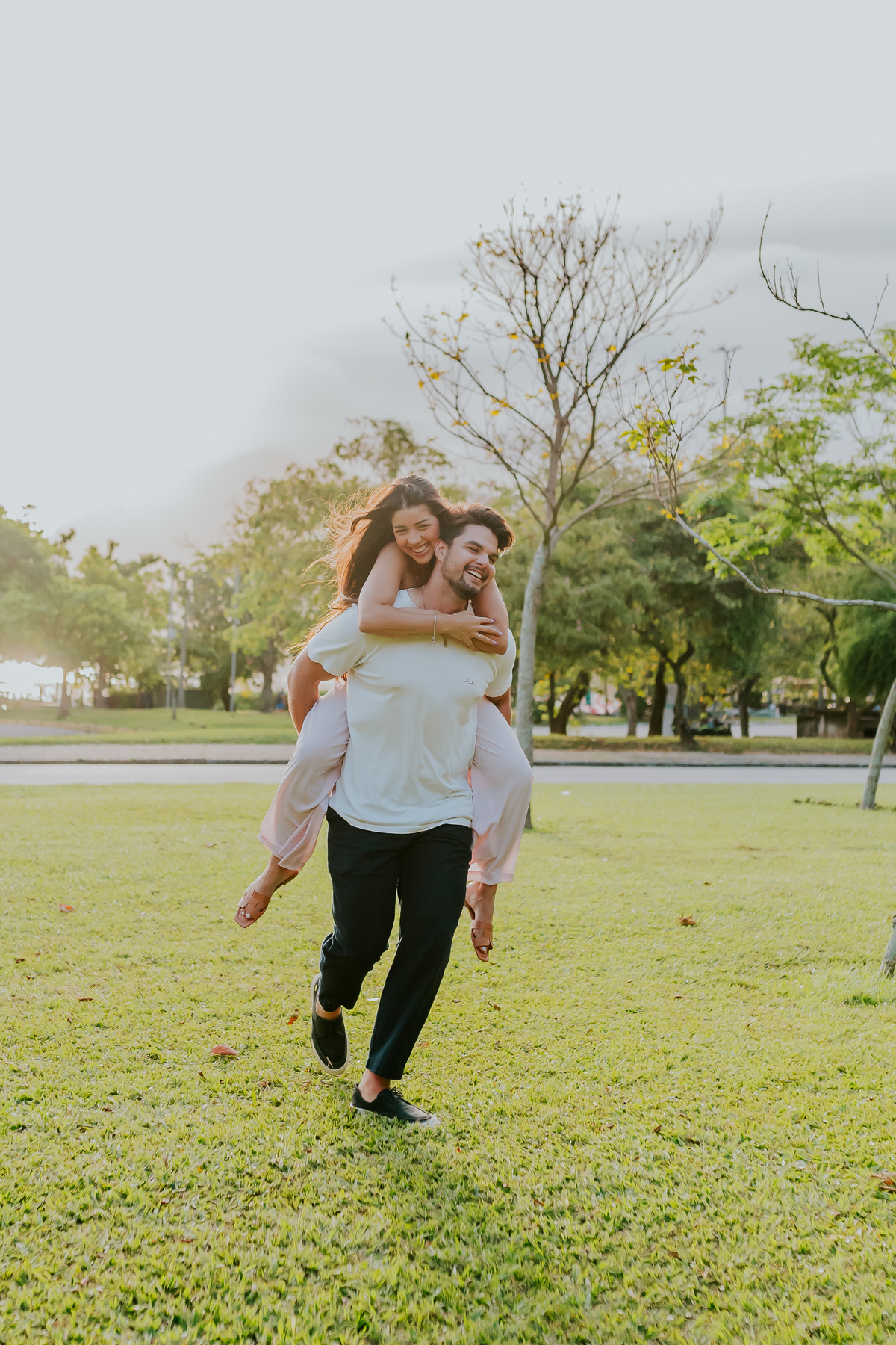 fotografia ensaio de casal externo lagoa rodrigo de freitas Rio de Janeiro fotografa sessão pedido namoro 