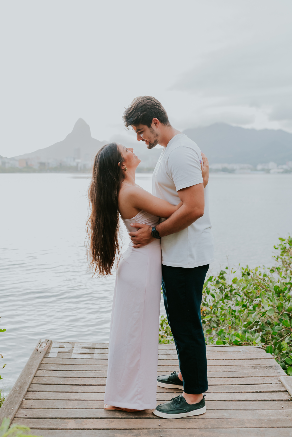 fotografia ensaio de casal externo lagoa rodrigo de freitas Rio de Janeiro fotografa sessão pedido namoro 