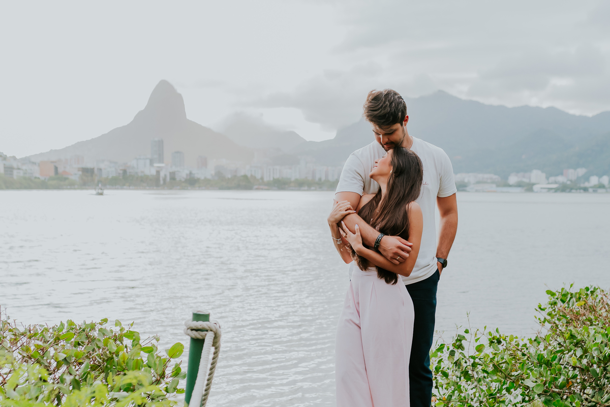 fotografia ensaio de casal externo lagoa rodrigo de freitas Rio de Janeiro fotografa sessão pedido namoro 