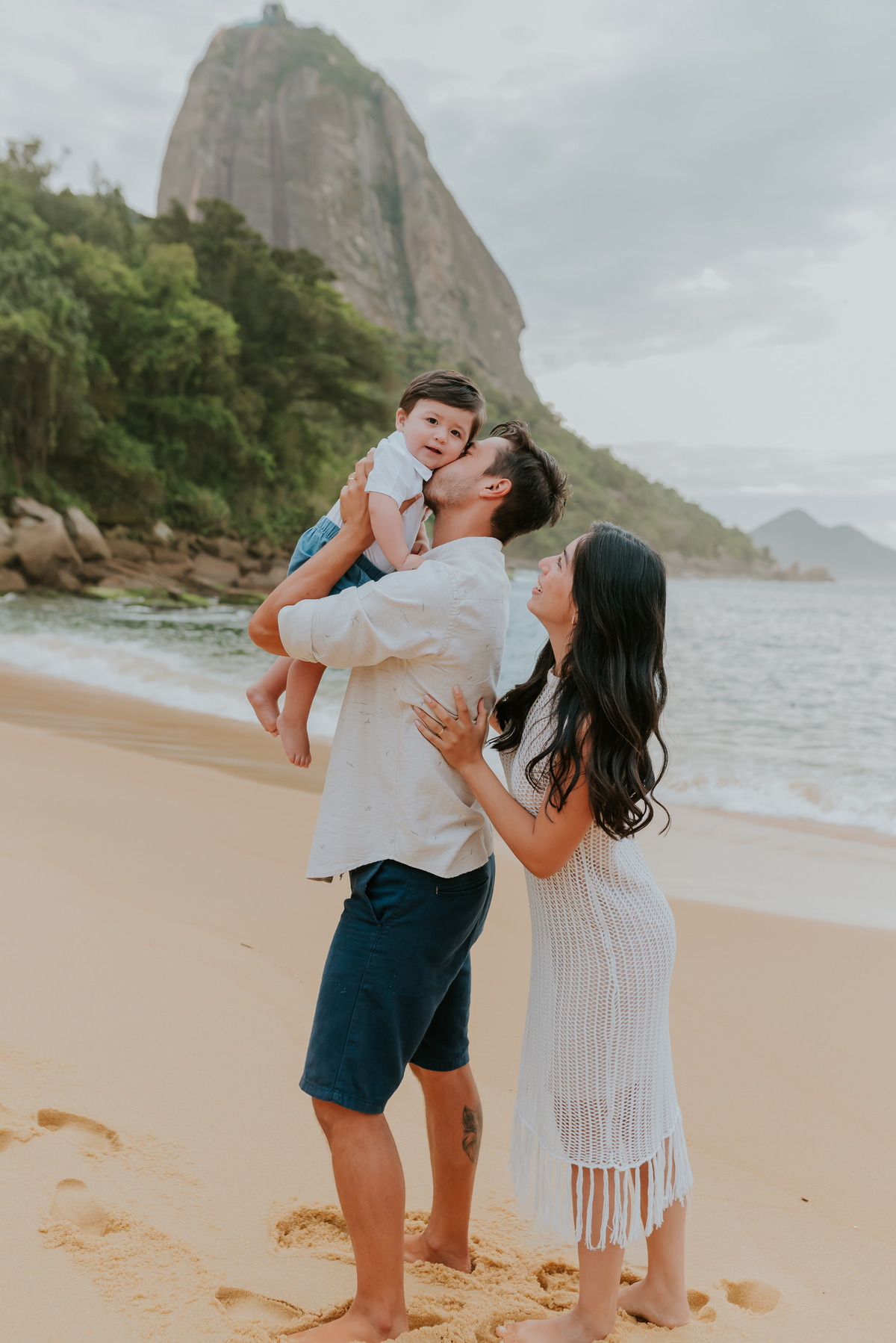 fotografia ensaio externo praia vermelha urca familia Rio de Janeiro Levi fotografa bruna Guerson 
