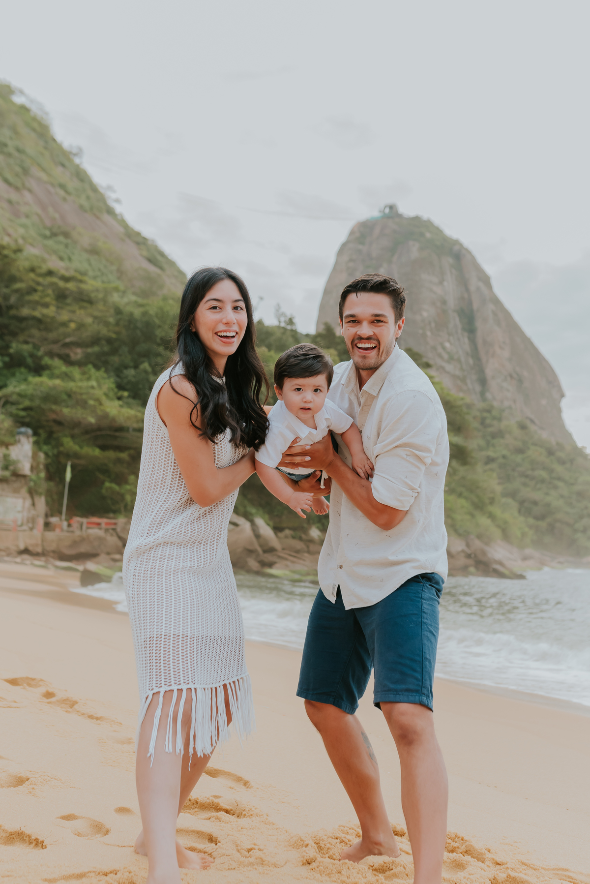 fotografia ensaio externo praia vermelha urca familia Rio de Janeiro Levi fotografa bruna Guerson 