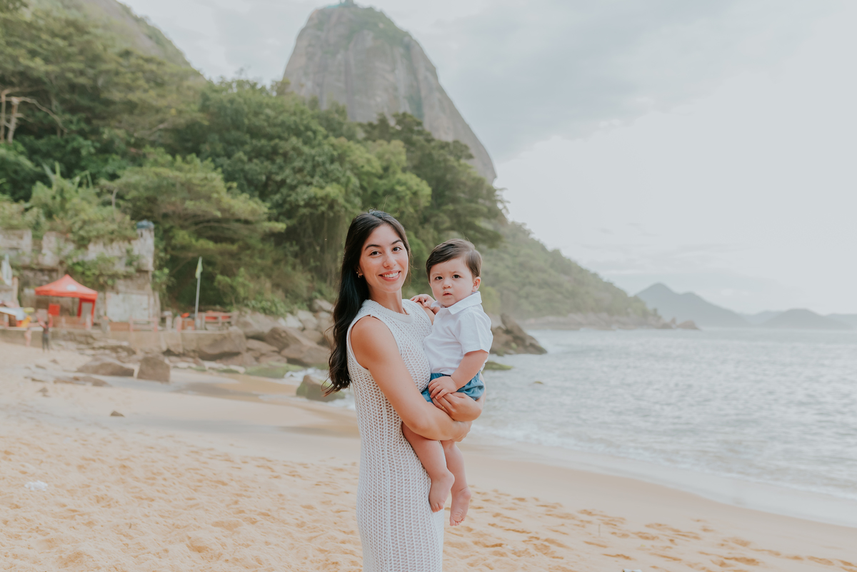 fotografia ensaio externo praia vermelha urca familia Rio de Janeiro Levi fotografa bruna Guerson 
