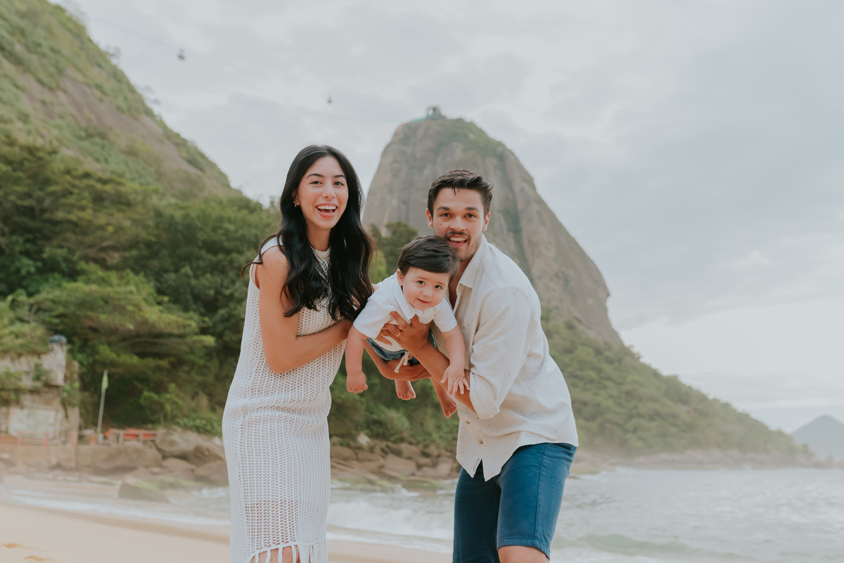 fotografia ensaio externo praia vermelha urca familia Rio de Janeiro Levi fotografa bruna Guerson 