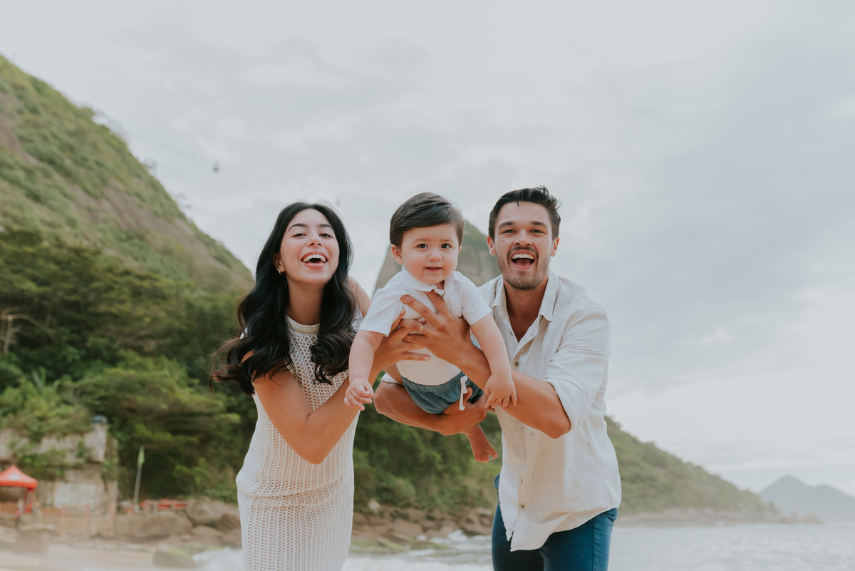 fotografia ensaio externo praia vermelha urca familia Rio de Janeiro Levi fotografa bruna Guerson 