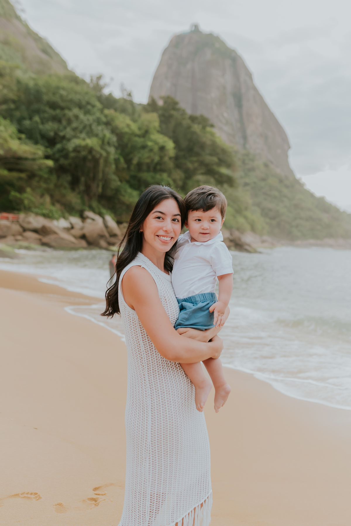 fotografia ensaio externo praia vermelha urca familia Rio de Janeiro Levi fotografa bruna Guerson 