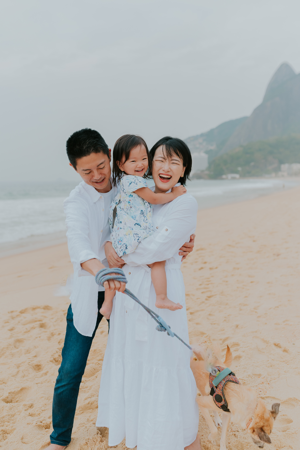 fotografia ensaio família externo praia do Leblon Rio de Janeiro fotografa familia bruna Guerson 