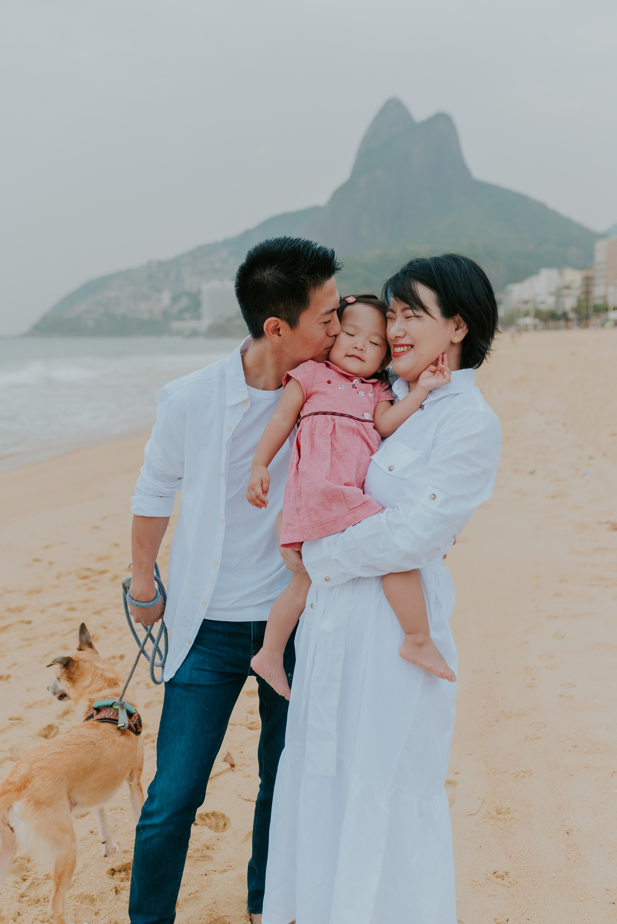 fotografia ensaio família externo praia do Leblon Rio de Janeiro fotografa familia bruna Guerson 