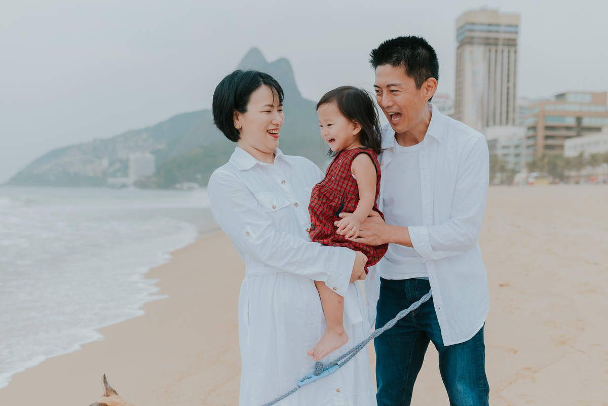 fotografia ensaio família externo praia do Leblon Rio de Janeiro fotografa familia bruna Guerson 