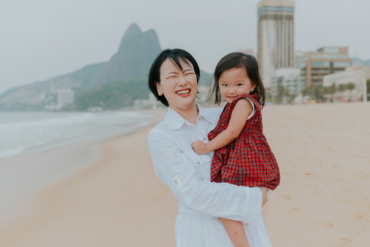 fotografia ensaio família externo praia do Leblon Rio de Janeiro fotografa familia bruna Guerson 