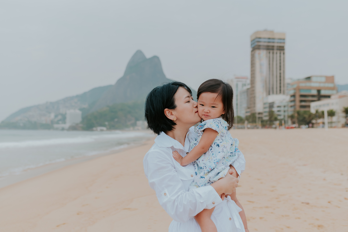 fotografia ensaio família externo praia do Leblon Rio de Janeiro fotografa familia bruna Guerson 