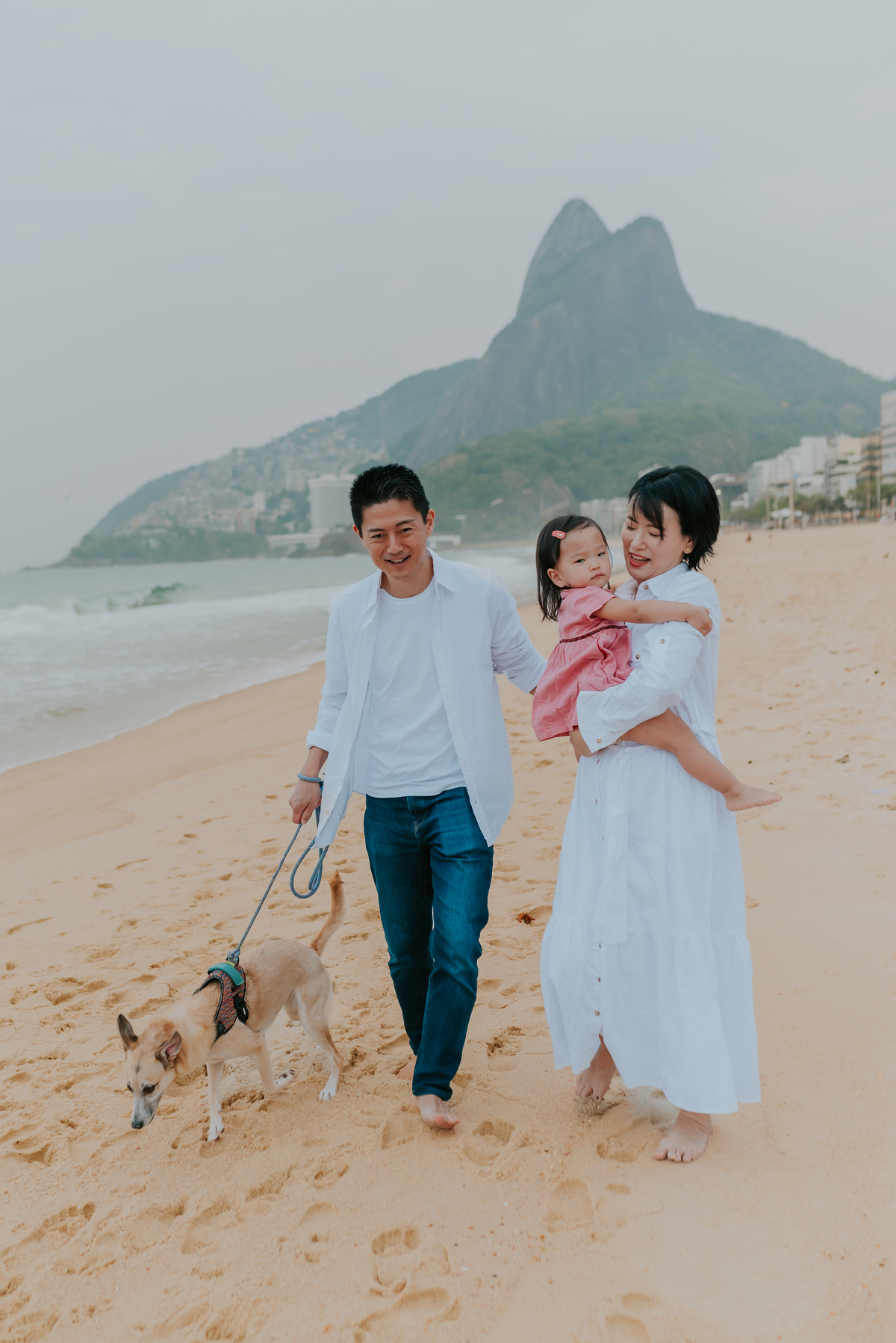 fotografia ensaio família externo praia do Leblon Rio de Janeiro fotografa familia bruna Guerson 