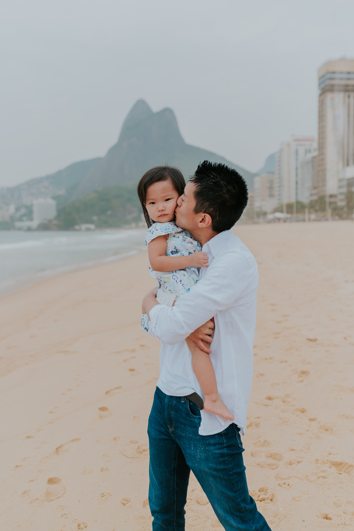 fotografia ensaio família externo praia do Leblon Rio de Janeiro fotografa familia bruna Guerson 