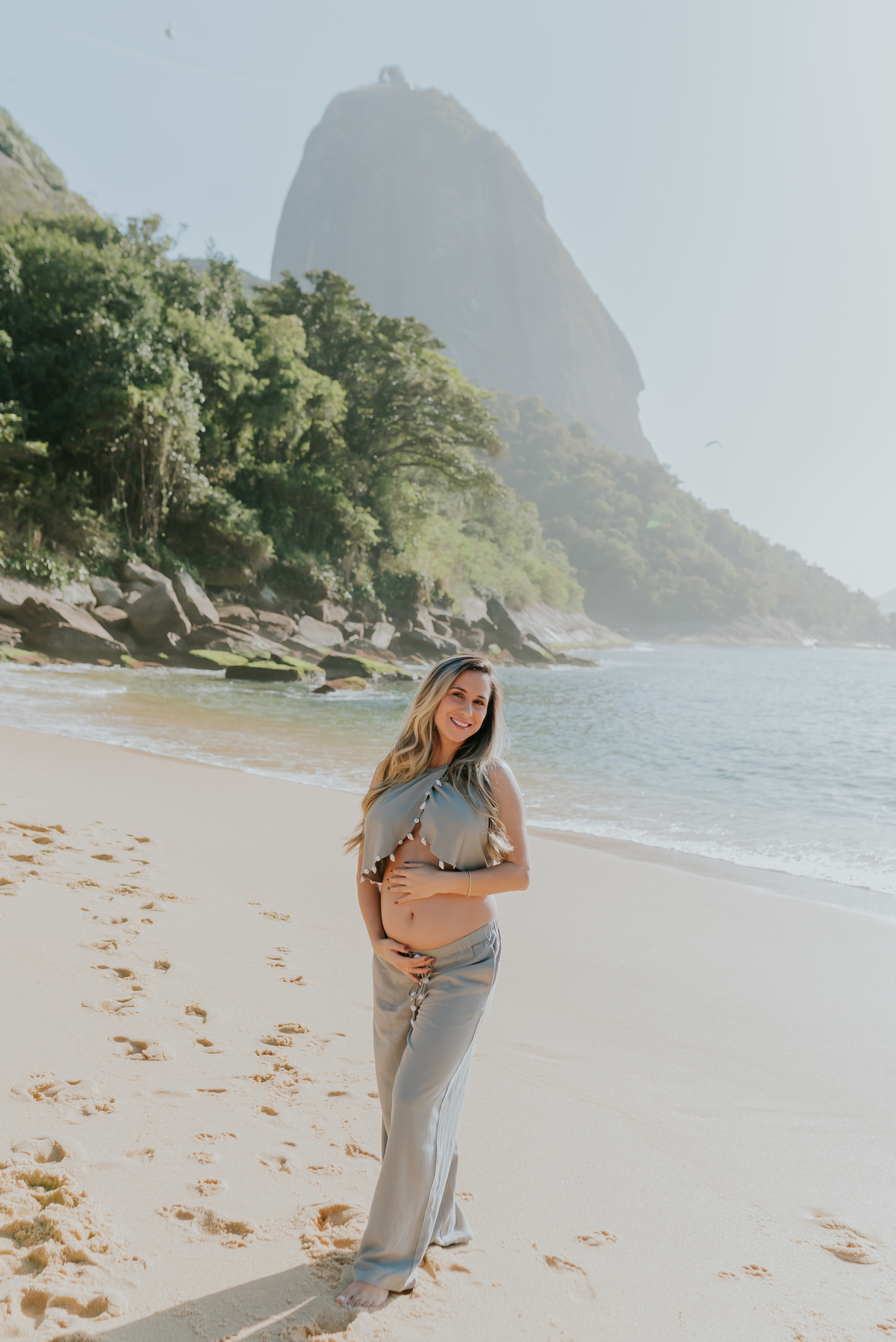 fotografia ensaio externo gestante fotografa familia rio e Janeiro praia vermelha urca a espera do Benicio bruna Guerson 