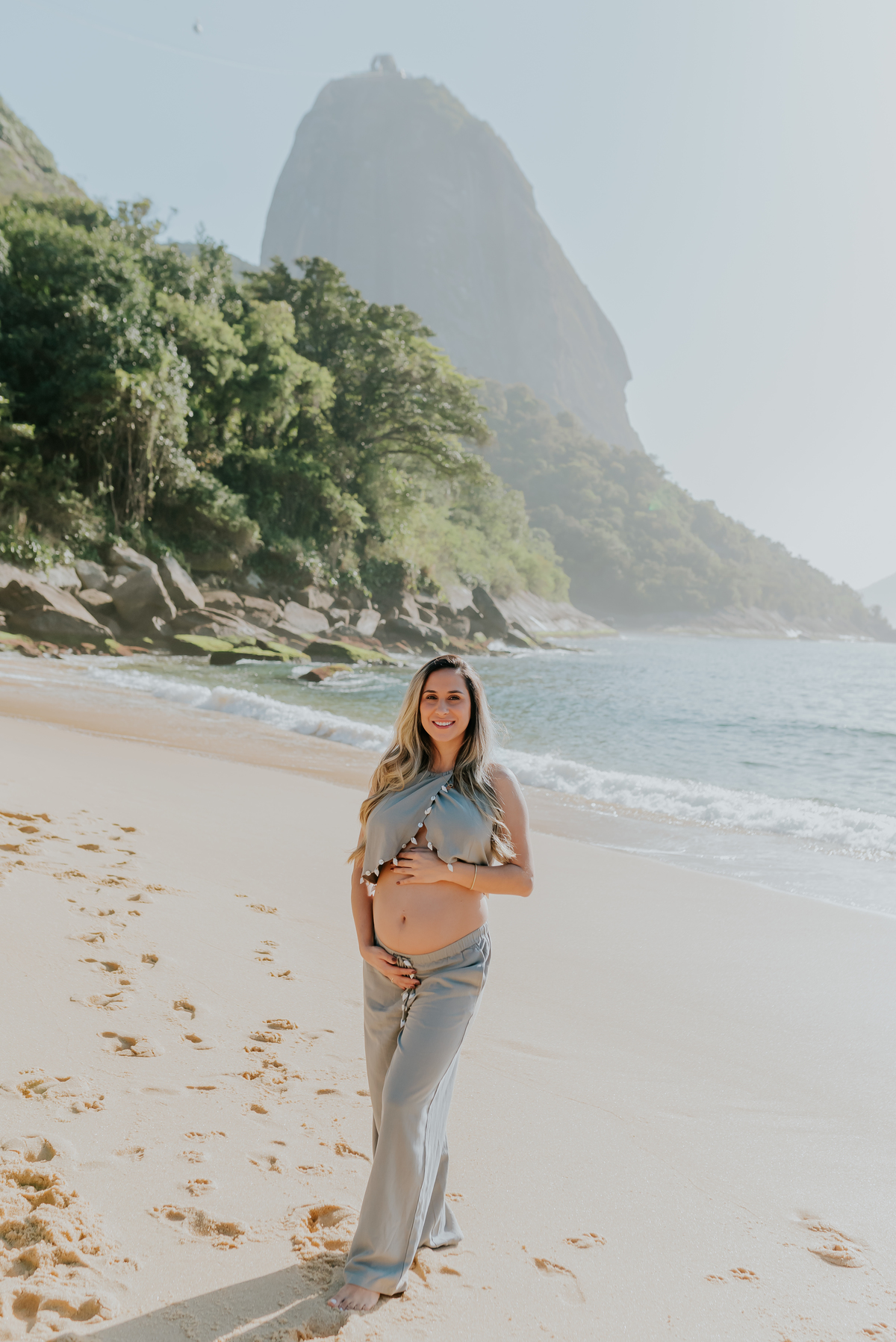 fotografia ensaio externo gestante fotografa familia rio e Janeiro praia vermelha urca a espera do Benicio bruna Guerson 