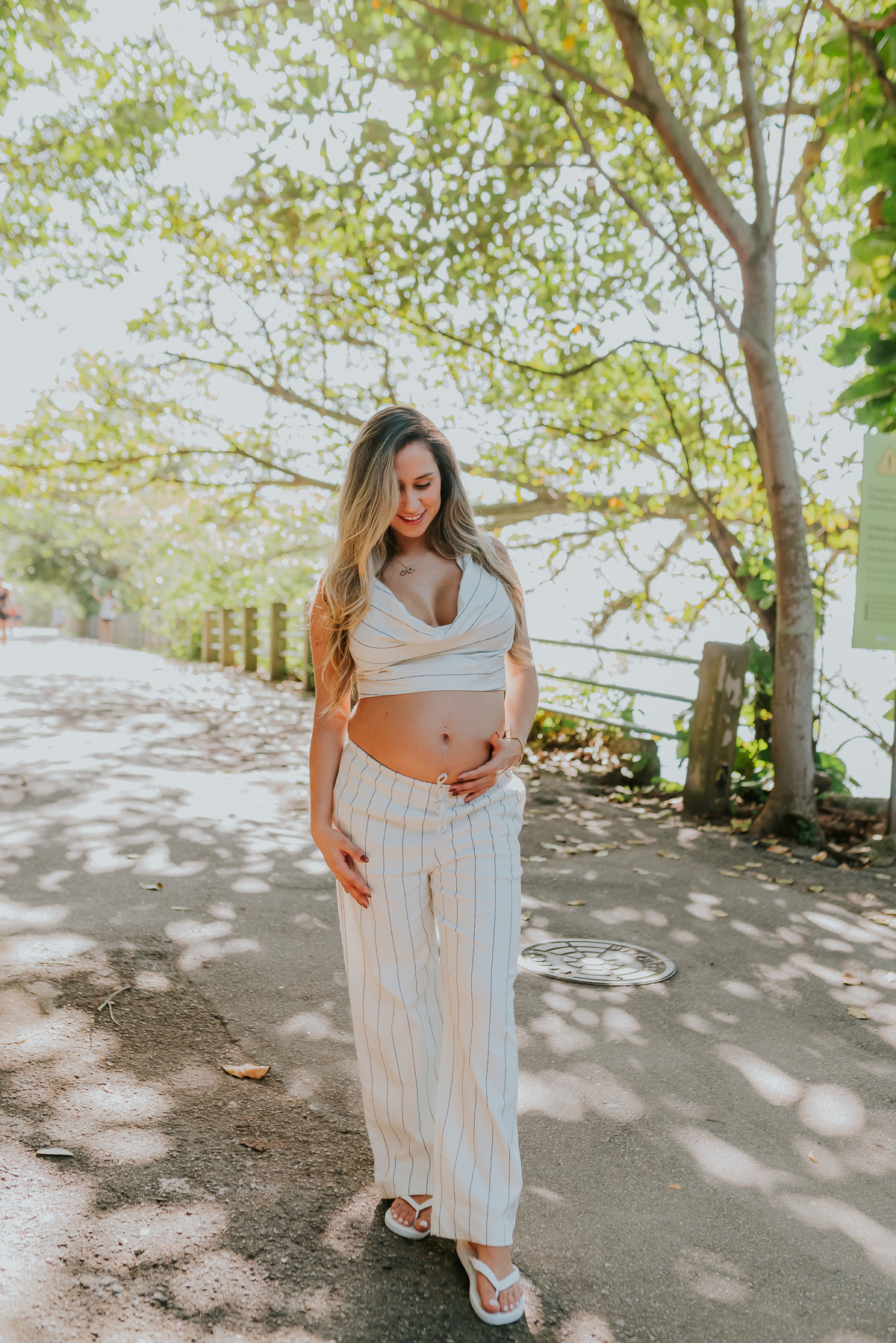 fotografia ensaio externo gestante fotografa familia rio e Janeiro praia vermelha urca a espera do Benicio bruna Guerson 