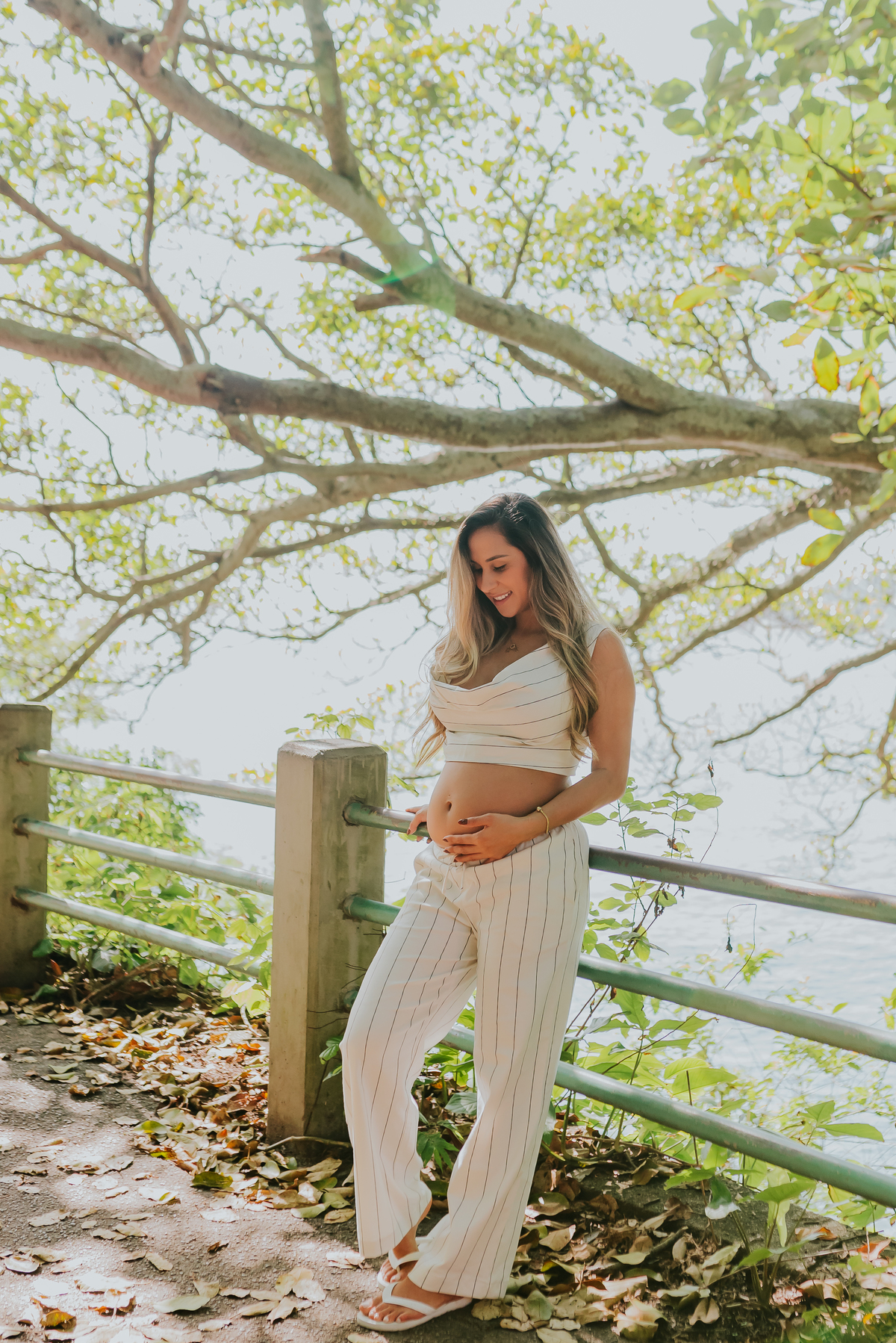 fotografia ensaio externo gestante fotografa familia rio e Janeiro praia vermelha urca a espera do Benicio bruna Guerson 
