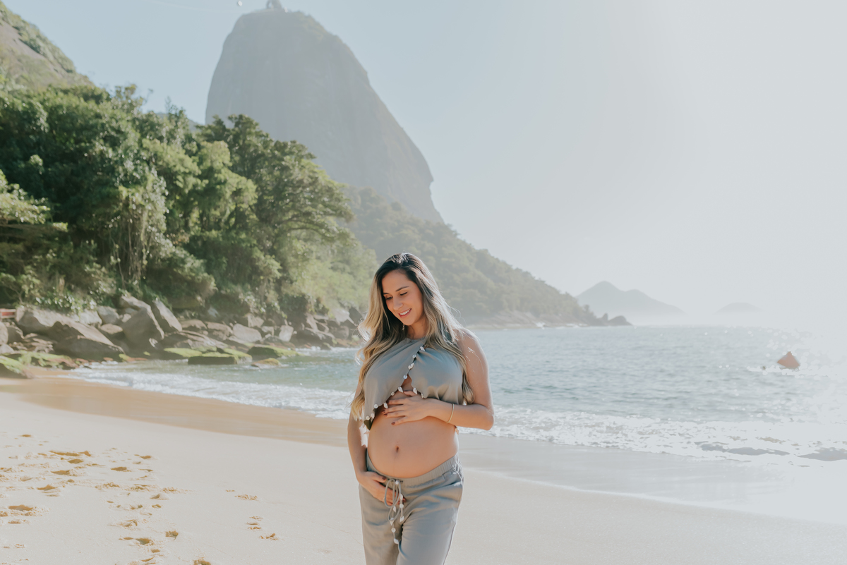 fotografia ensaio externo gestante fotografa familia rio e Janeiro praia vermelha urca a espera do Benicio bruna Guerson 