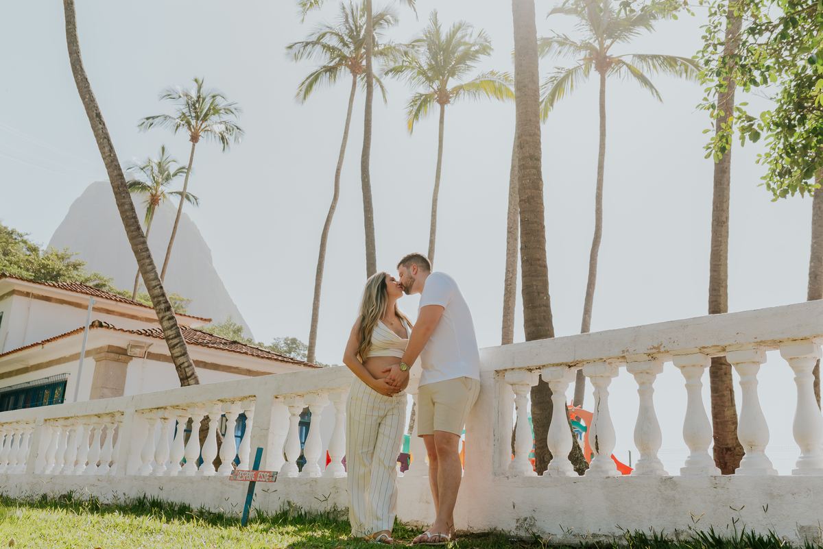 fotografia ensaio externo gestante fotografa familia rio e Janeiro praia vermelha urca a espera do Benicio bruna Guerson 