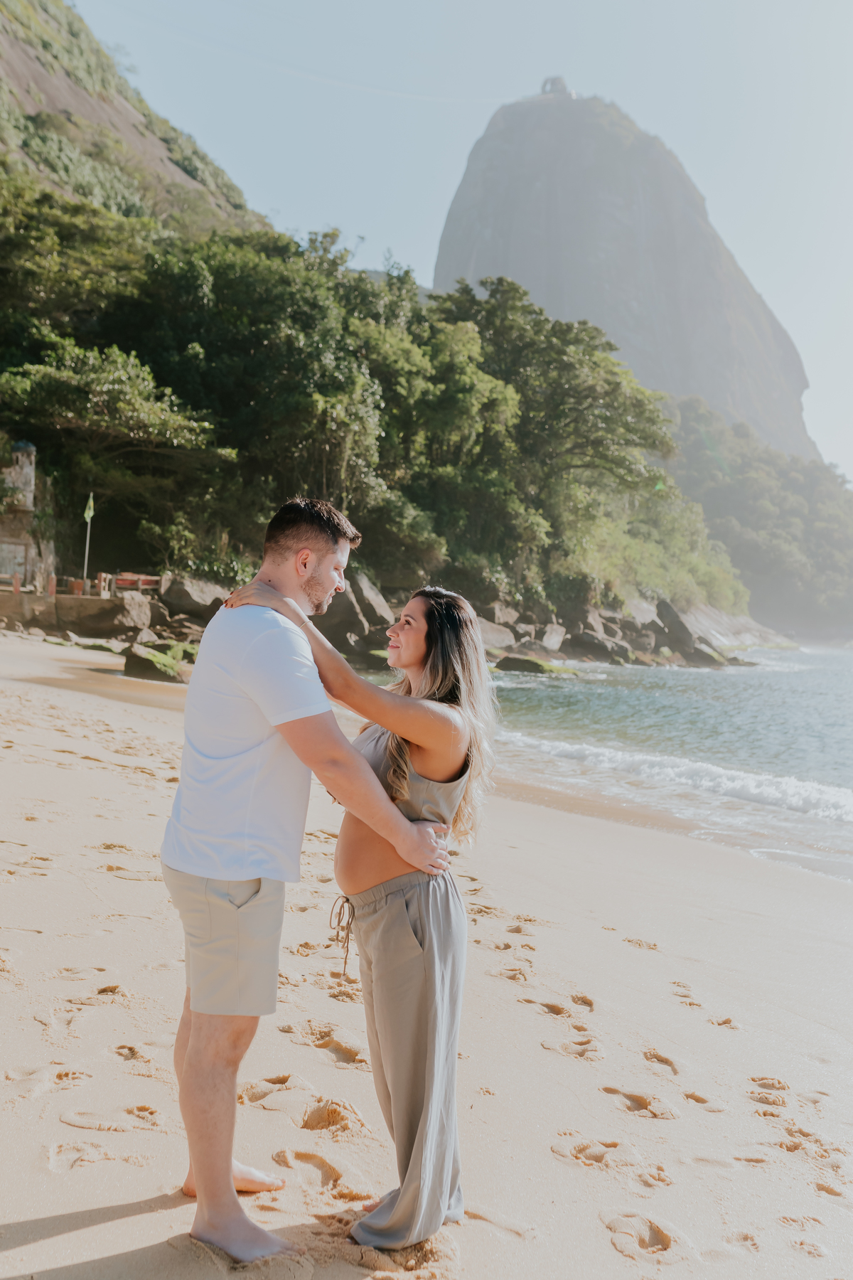 fotografia ensaio externo gestante fotografa familia rio e Janeiro praia vermelha urca a espera do Benicio bruna Guerson 