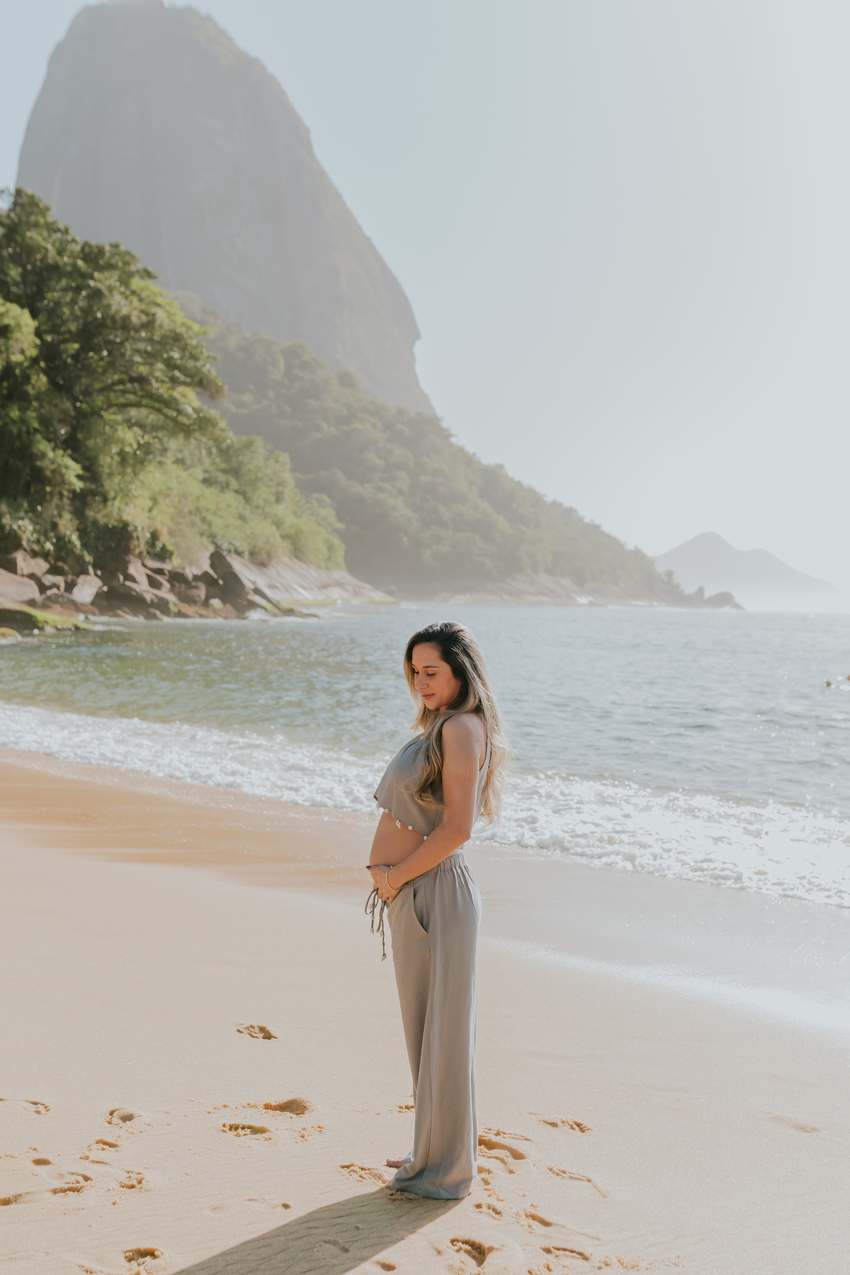fotografia ensaio externo gestante fotografa familia rio e Janeiro praia vermelha urca a espera do Benicio bruna Guerson 
