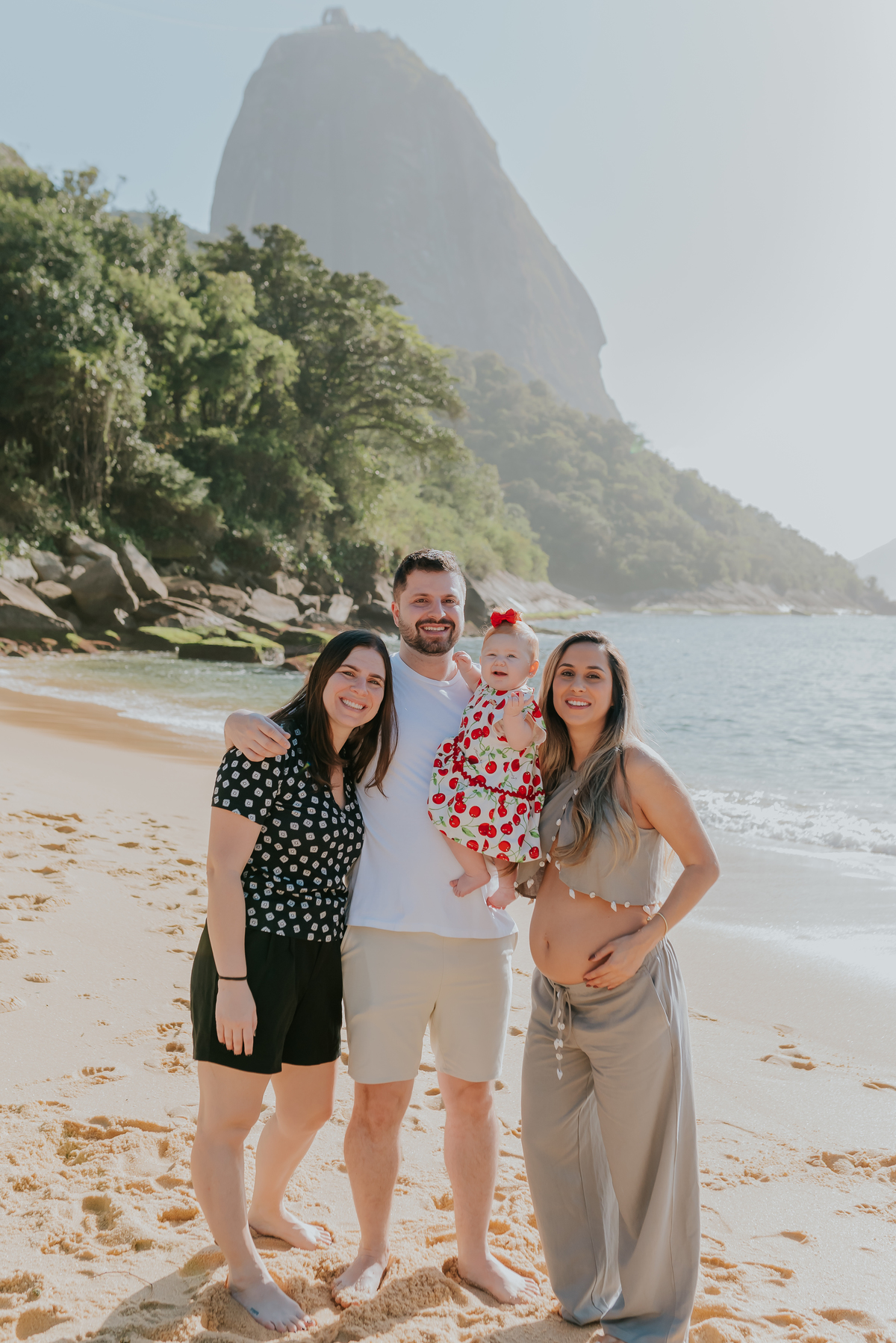 fotografia ensaio externo gestante fotografa familia rio e Janeiro praia vermelha urca a espera do Benicio bruna Guerson 