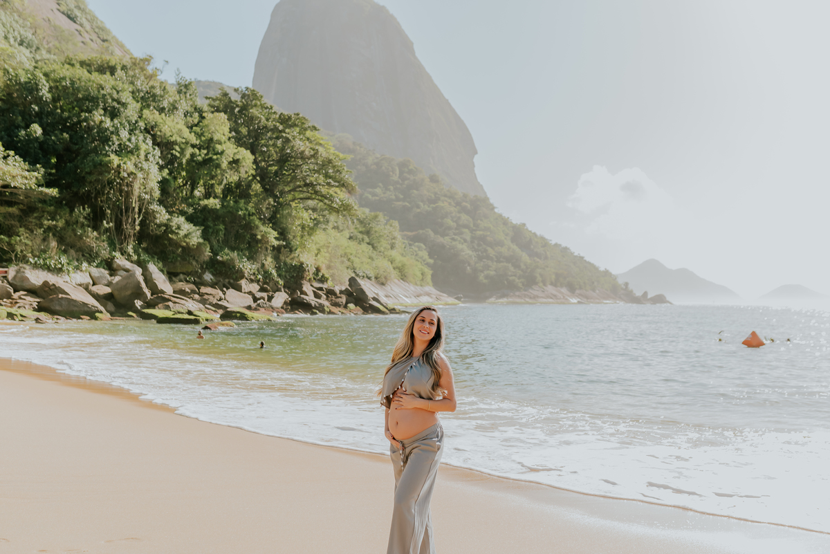 fotografia ensaio externo gestante fotografa familia rio e Janeiro praia vermelha urca a espera do Benicio bruna Guerson 