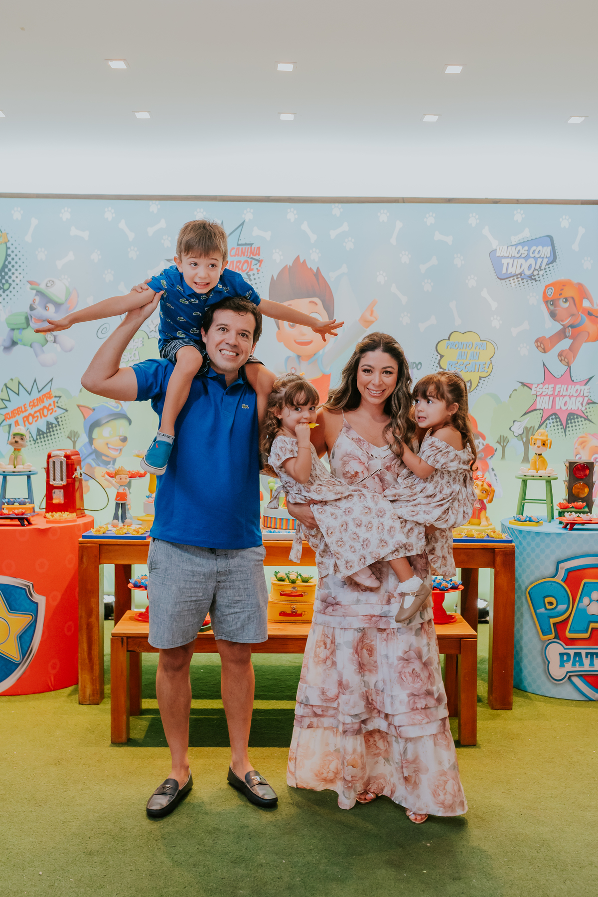 fotografia festa infantil folia encantada Rio de Janeiro barra da Tijuca fotografa de familia 3 irmaos